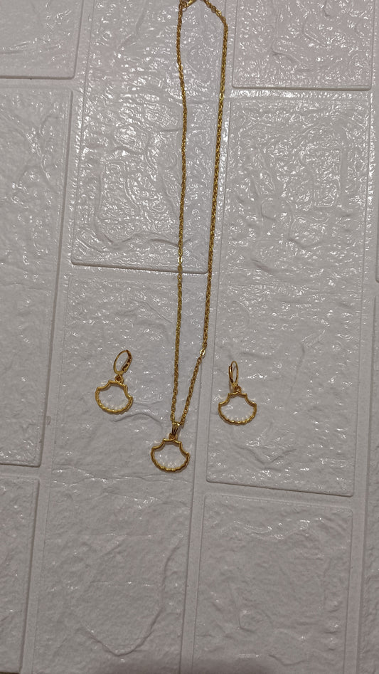 Shell earrings set