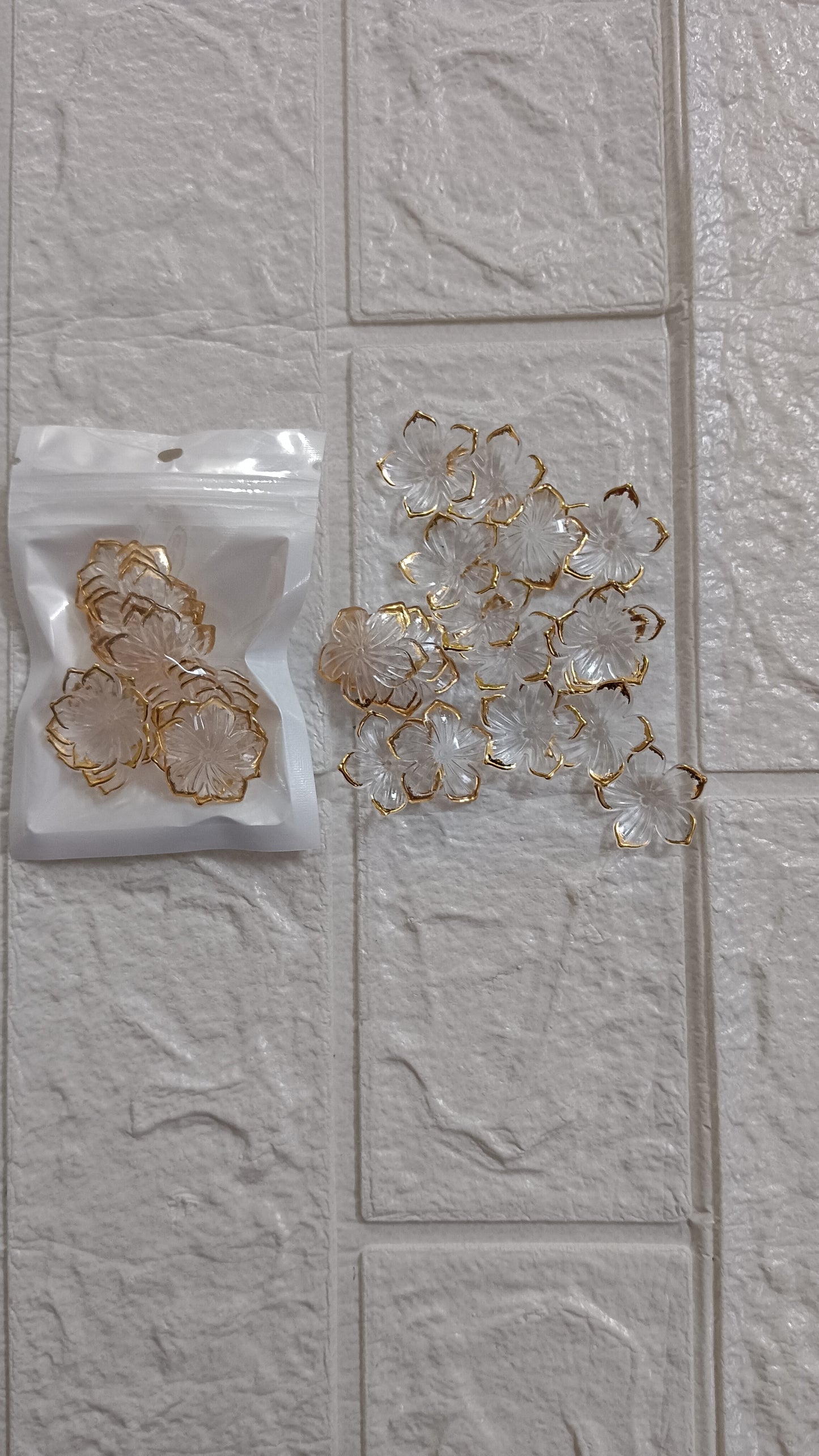 White and gold Colour flower