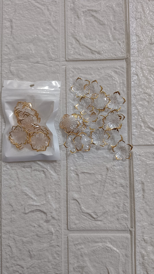 White and gold Colour flower