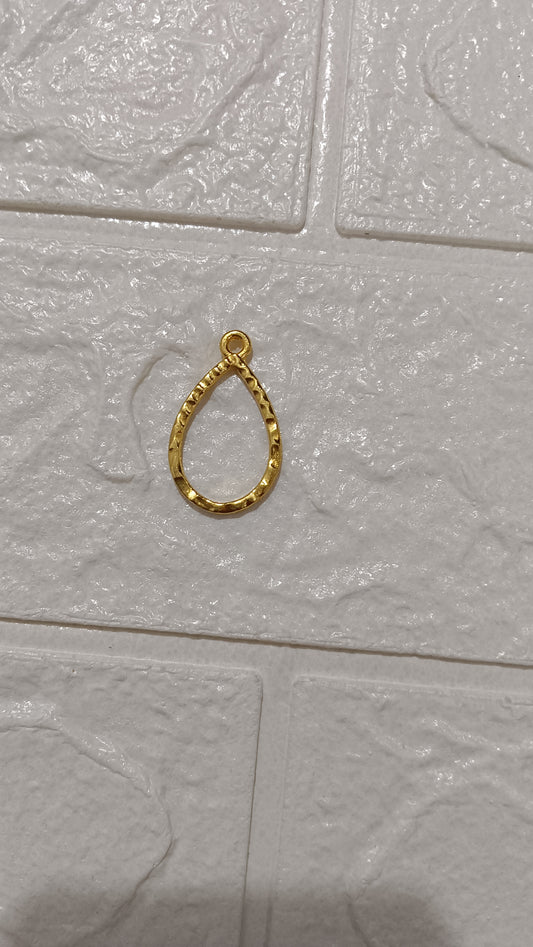 Golden pendent pack of 1