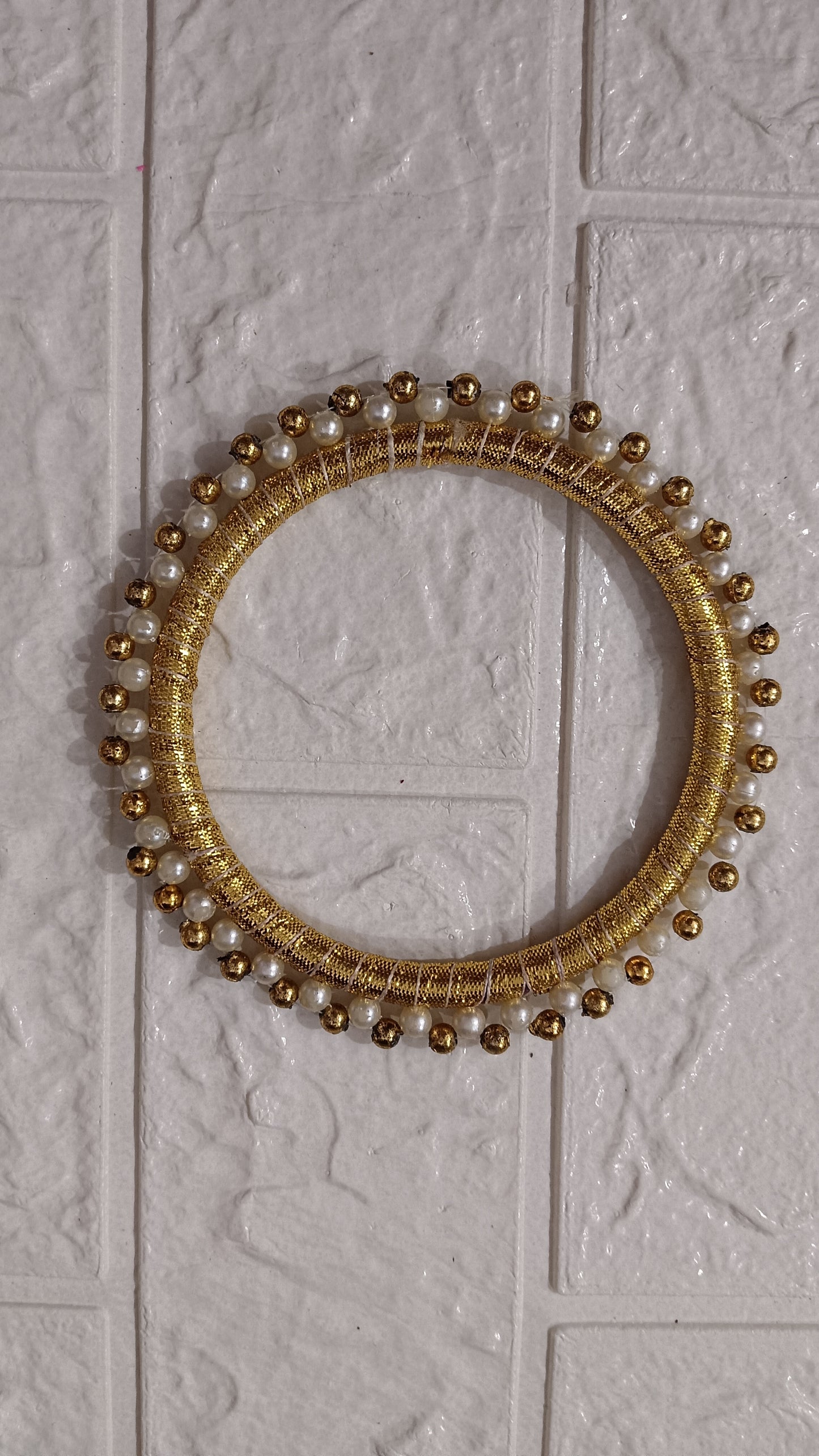 4" gold border ring