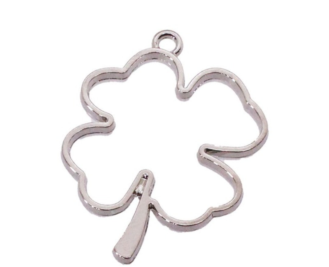 Leaf clover  silver pendant pack of 1