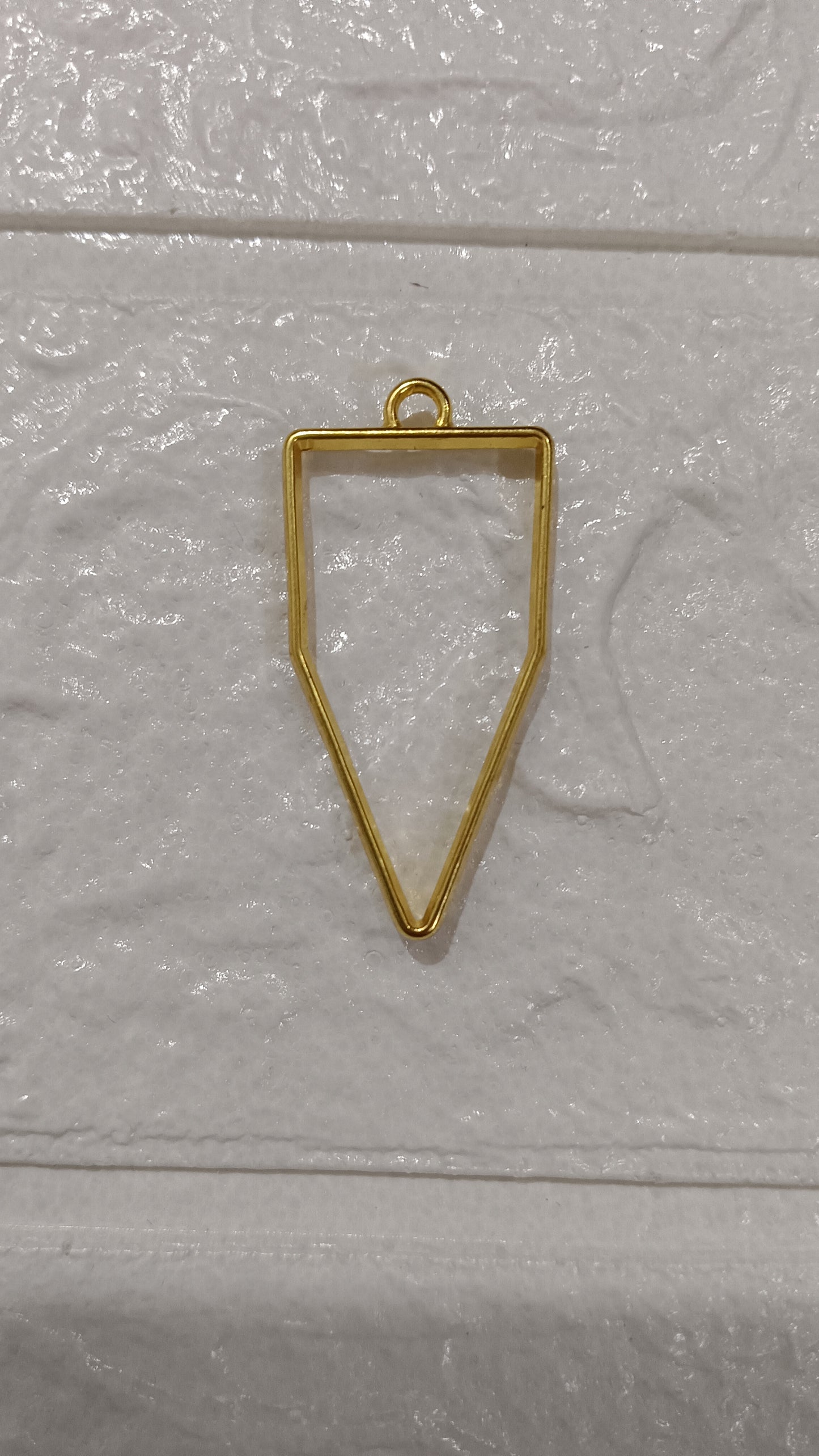 Golden pendent pack of 1