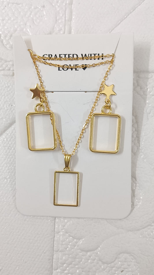 Golden earrings set