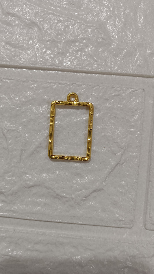Golden pendent pack of 1