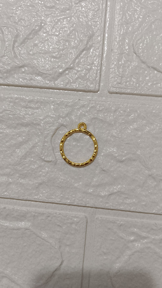 Golden pendent pack of 1