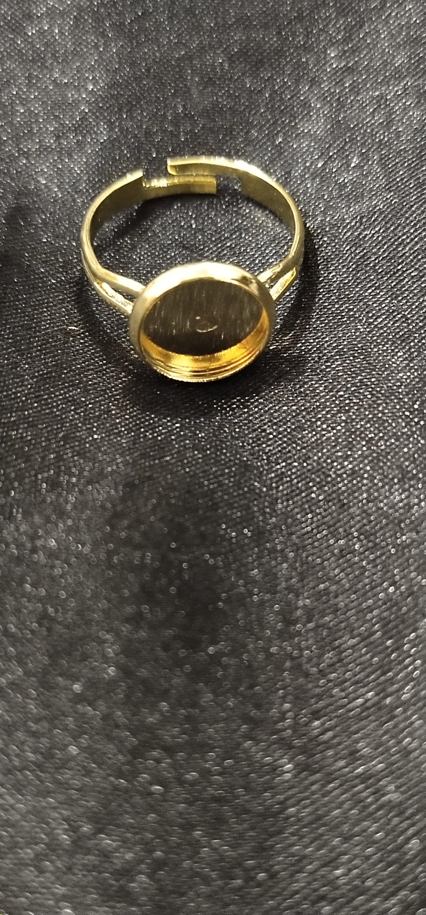 Round gold Ring