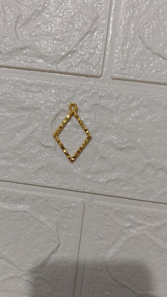 Golden pendent pack of 1
