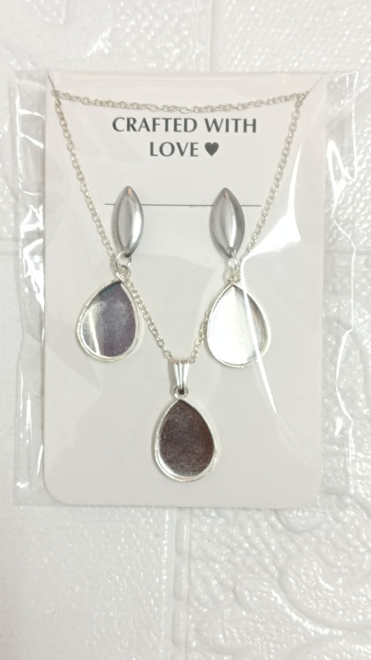 Silver earrings set
